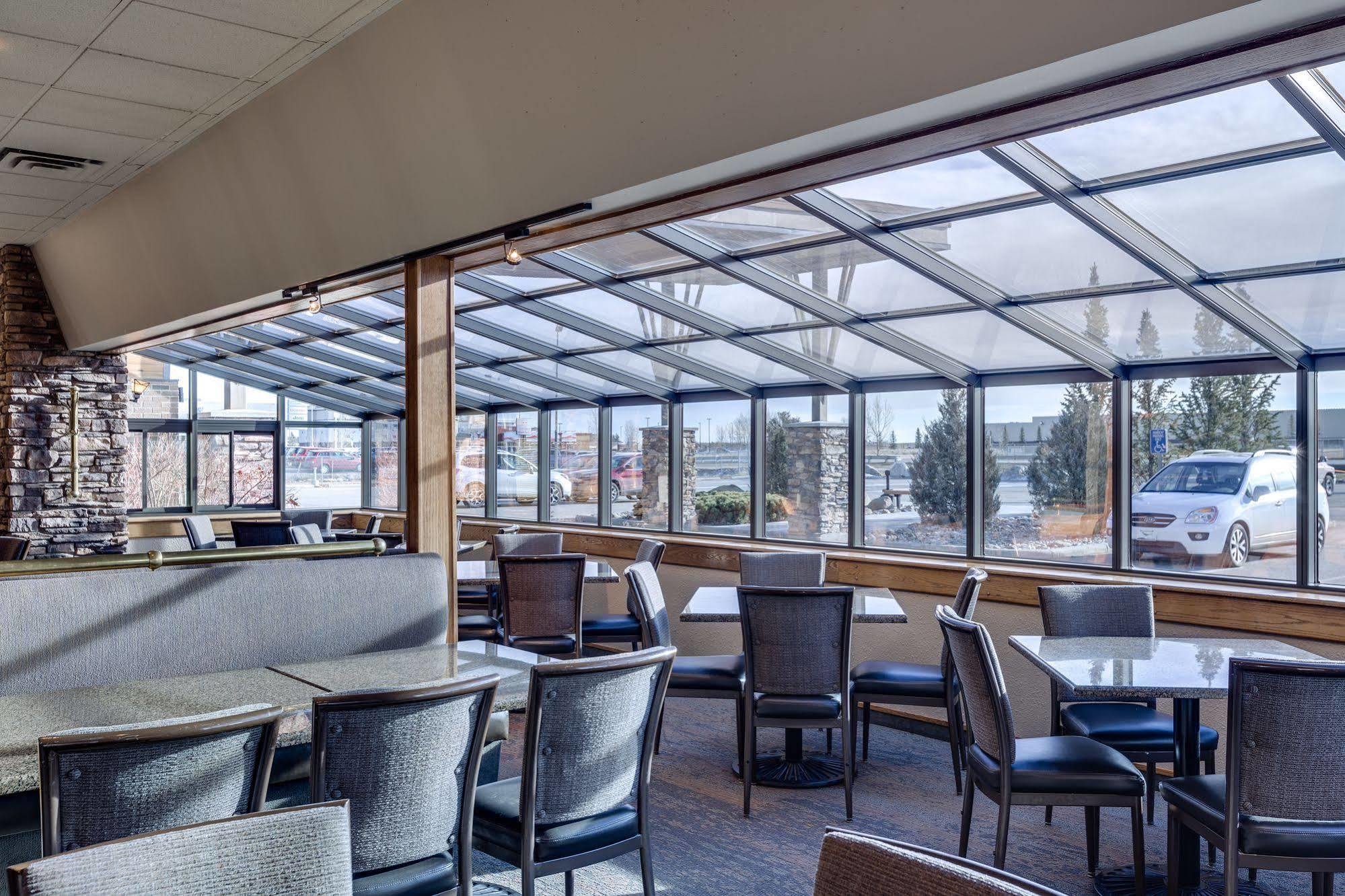 Heritage Inn Hotel & Convention Centre - High River Exterior photo